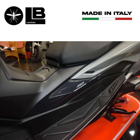 Stickers 3D Protections latérales Boomerang compatibles avec Honda Forza 350 2022-25