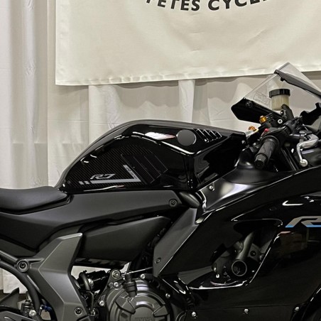 3D side tank protector stickers compatible with Yamaha R7 2021-2025