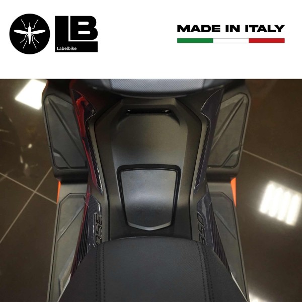 Stickers 3D tunnel central zone latérale compatible avec Honda Forza 350 2022-25