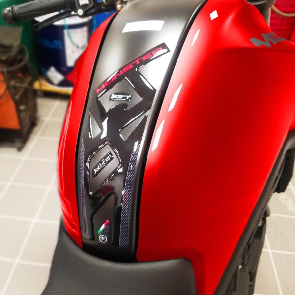 Autocollant 3D de protection de réservoir compatible avec Ducati Monster 937 2021