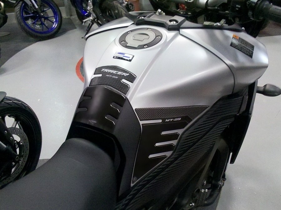 2 Adesivi In Resina 3D Protezione Fianchi Compatibili Per Moto Honda - Foto 13