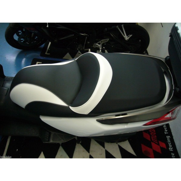 KYMCO DOWNTOWN SADDLE COVER Προσαρμοσμένο κιτ κάλυψης σέλας για σκούτερ 300