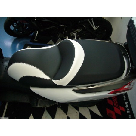KYMCO DOWNTOWN SADDLE COVER Προσαρμοσμένο κιτ κάλυψης σέλας για σκούτερ 300