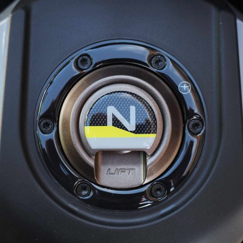                             Αυτοκόλλητα 3D καπάκι δεξαμενής κλειδί μοτοσικλέτας συμβατό με Husqvarna Norden 901 2024
                          