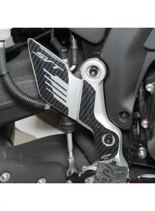 Adesivi 3D Battitacco pedane poggiapiedi moto compatibili con QJ Motor SVT 650 X