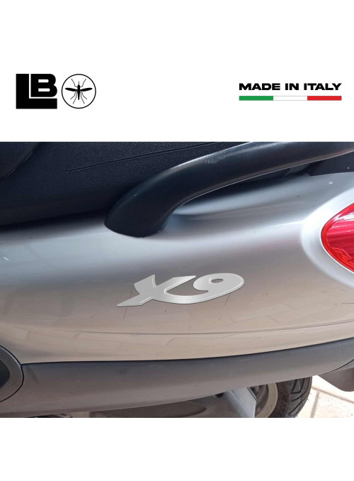 2 ADESIVI in RESINA 3D SCRITTA X9 per SCOOTER 250 - 500 per PIAGGIO X 9 ARGENTO 2