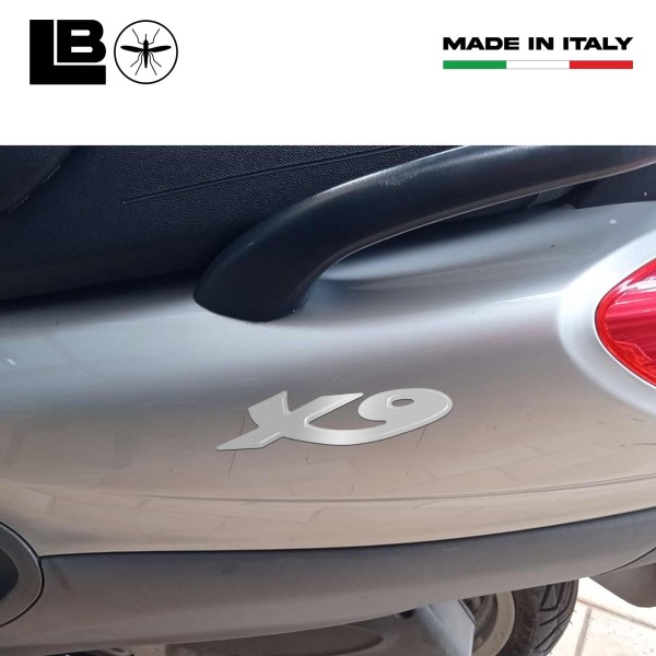 2 STICK ADHESIVOS 3D RESINA X9 para SCOOTER 250 - 500 para PIAGGIO X 9 PLATA