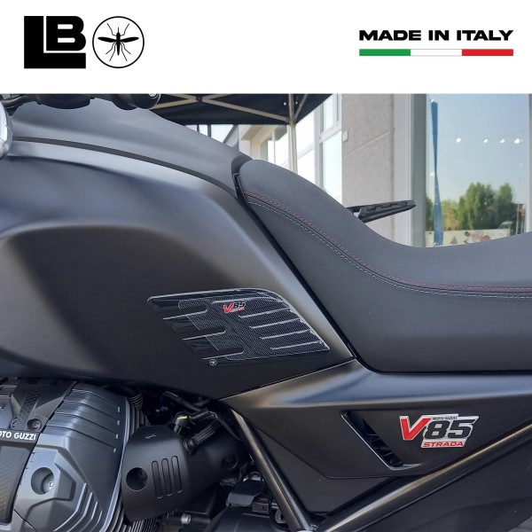 Adesivi 3D Protezioni Laterali Serbatoio compatibili con Moto Guzzi V85 Strada