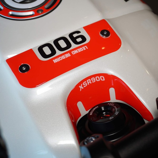 Autocollant 3D de protection de la zone des touches compatible avec Yamaha XSR900 2022-2025 Rouge