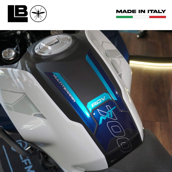Adesivo 3D Paraserbatoio moto compatibile con Cf Moto 700 MT Adventure 2025