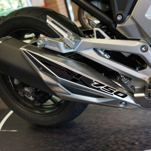                             Autocollant 3D de protection du silencieux NC750 2016-2024 compatible avec Honda NC 750X
                          