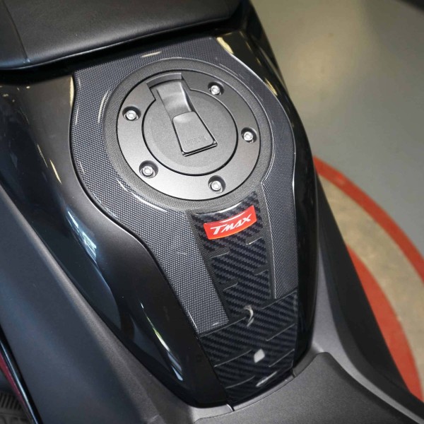 Adesivo resinato 3D Protezione Borchia Tunnel compatibile con Yamaha Tmax 2022-5