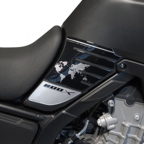                             Autocollants en résine 3D compatibles avec les protections latérales du réservoir de la moto Kove 800X
                          
