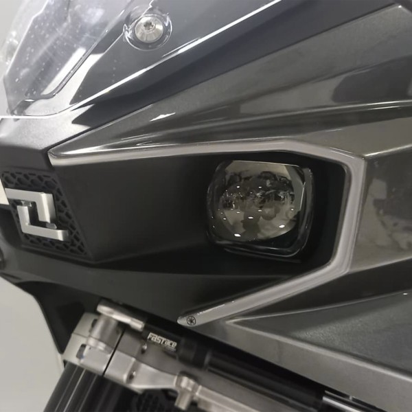 Adesivi resinati 3D compatibili con Kove 800X Protezioni Cornice Faro moto