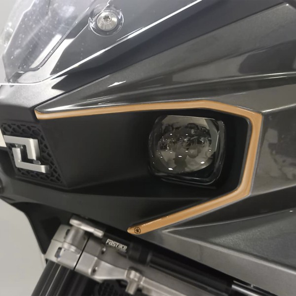 Adesivi resinati 3D compatibili con Kove 800X Protezioni Cornice Faro moto