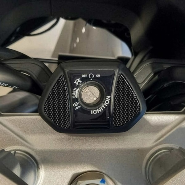 Pegatina 3D Protección resinada para la zona de encendido de la moto compatible con Kove 800X