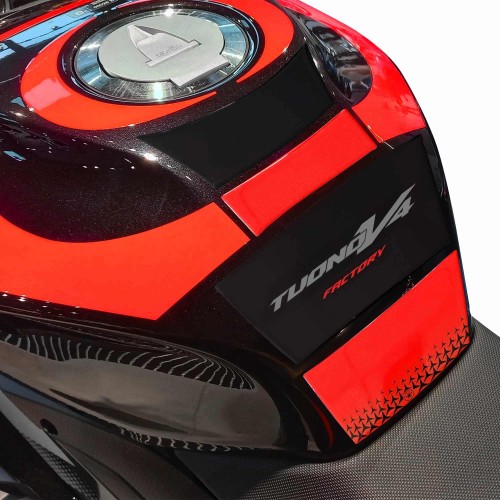                             3D αυτοκόλλητο προστατευτικό δεξαμενής μοτοσικλέτας συμβατό με Aprilia Tuono V4 Factory 2025
                          