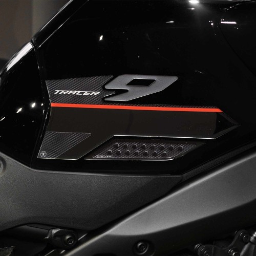                             Pegatinas 3D Protectores laterales de depósito compatibles con Yamaha Tracer 9 2025
                          