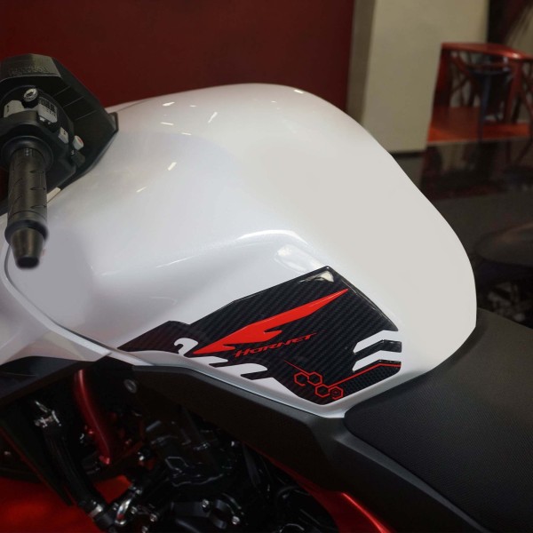 Adesivi 3D Protezioni laterali serbatoio moto compatibile con Honda Hornet 2023-2024