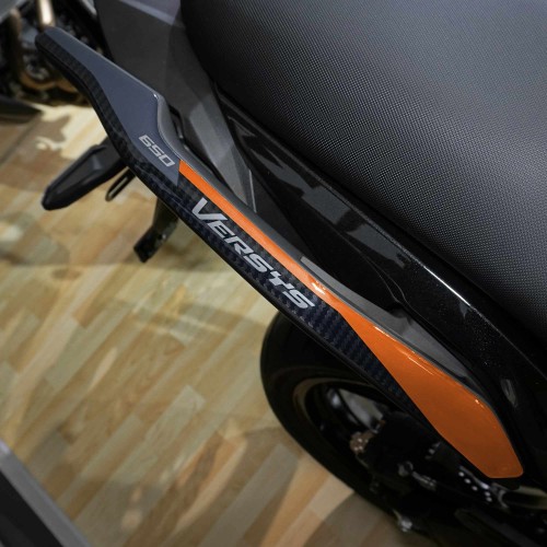                             Protezioni Maniglie Adesivi 3D compatibili con Kawasaki Versys 650 2021-2026
                          