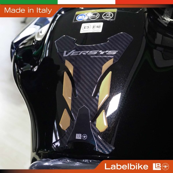 Adesivo 3D Paraserbatoio moto compatibile con Kawasaki Versys 1100 2025-2026