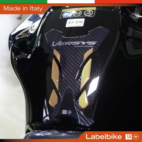 Adesivo 3D Paraserbatoio moto compatibile con Kawasaki Versys 1100 2025-2026