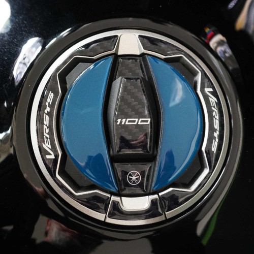                             Adesivo 3D Tappo Serbatoio moto compatibile con Kawasaki Versys 1100 2025-2026
                          