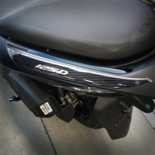                             Autocollants 3D de protection pour poignées de scooter, compatibles avec le Zontes 125D 2023-2026
                          