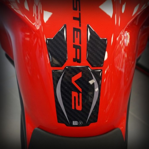                             Autocollant 3D en résine pour carénage de moto, compatible avec la Ducati Monster V2 2026
                          