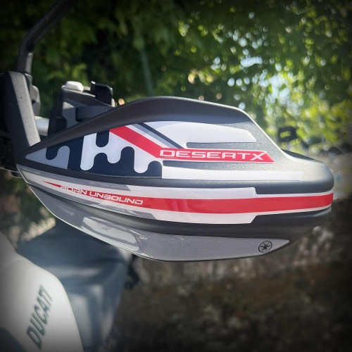                             Adesivi 3D Protezioni Paramani moto compatibili con Ducati DesertX 2026
                          