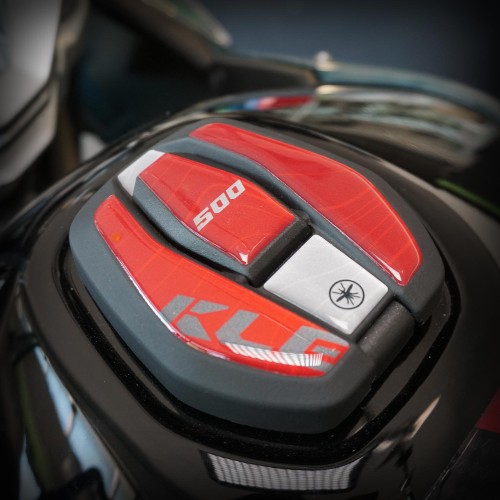                             Adhesivo 3D de protección para el tapón del depósito de una moto, compatible con la Kawasaki KLE500
                          
