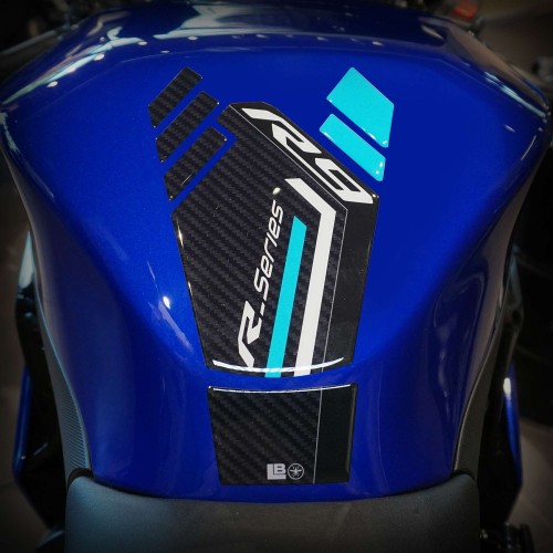                             3D resin sticker for motorbike fuel tank, compatible with the Yamaha R9 2025–2026
                          