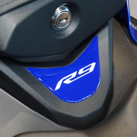Autocollant de protection 3D pour l'arrière de la selle de moto, compatible avec la Yamaha R9 2025-2026