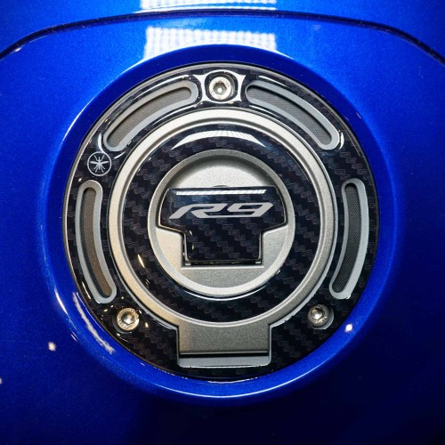                             Adesivo 3D Protezione Tappo Serbatoio compatibile con Yamaha R9 2025-2026
                          