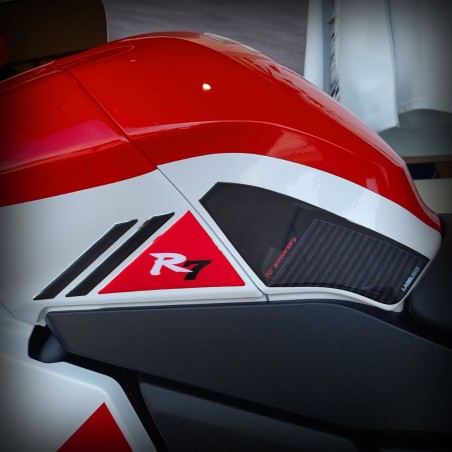 Adesivi Protezioni Laterali Serbatoio moto compatibili con Yamaha R7 2026