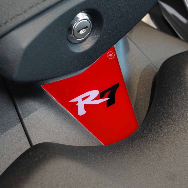Adesivo 3D Protezione Coda Sella moto compatibile con Yamaha R7 2026